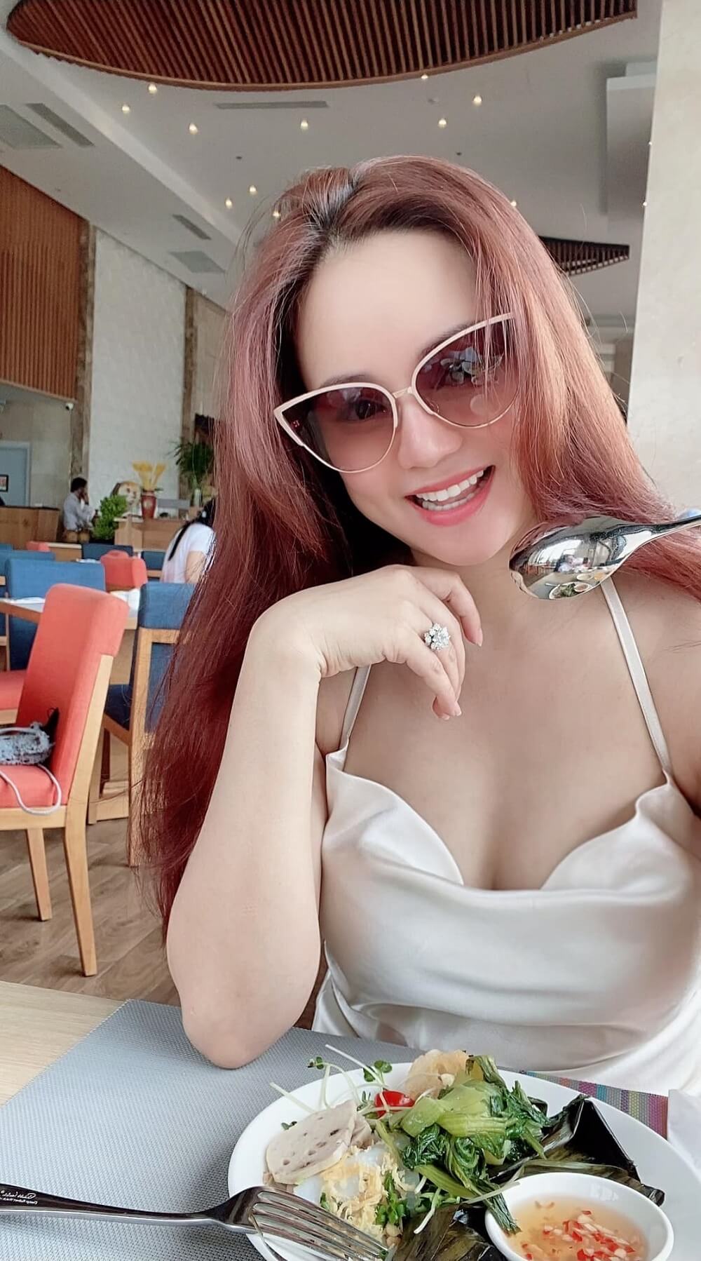 Hình ảnh Vy Oanh sexy