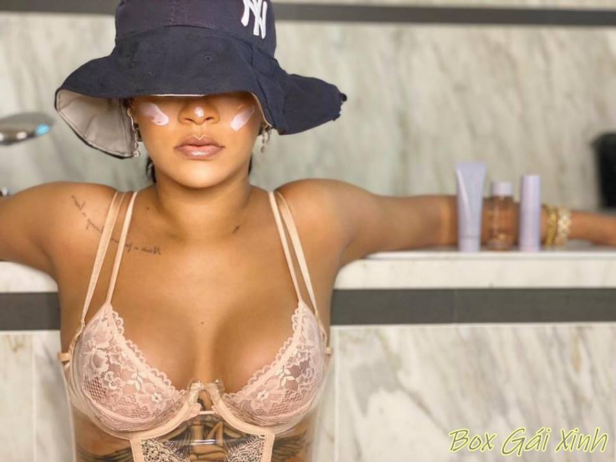 ảnh Rihanna nude cực nóng bỏng 17