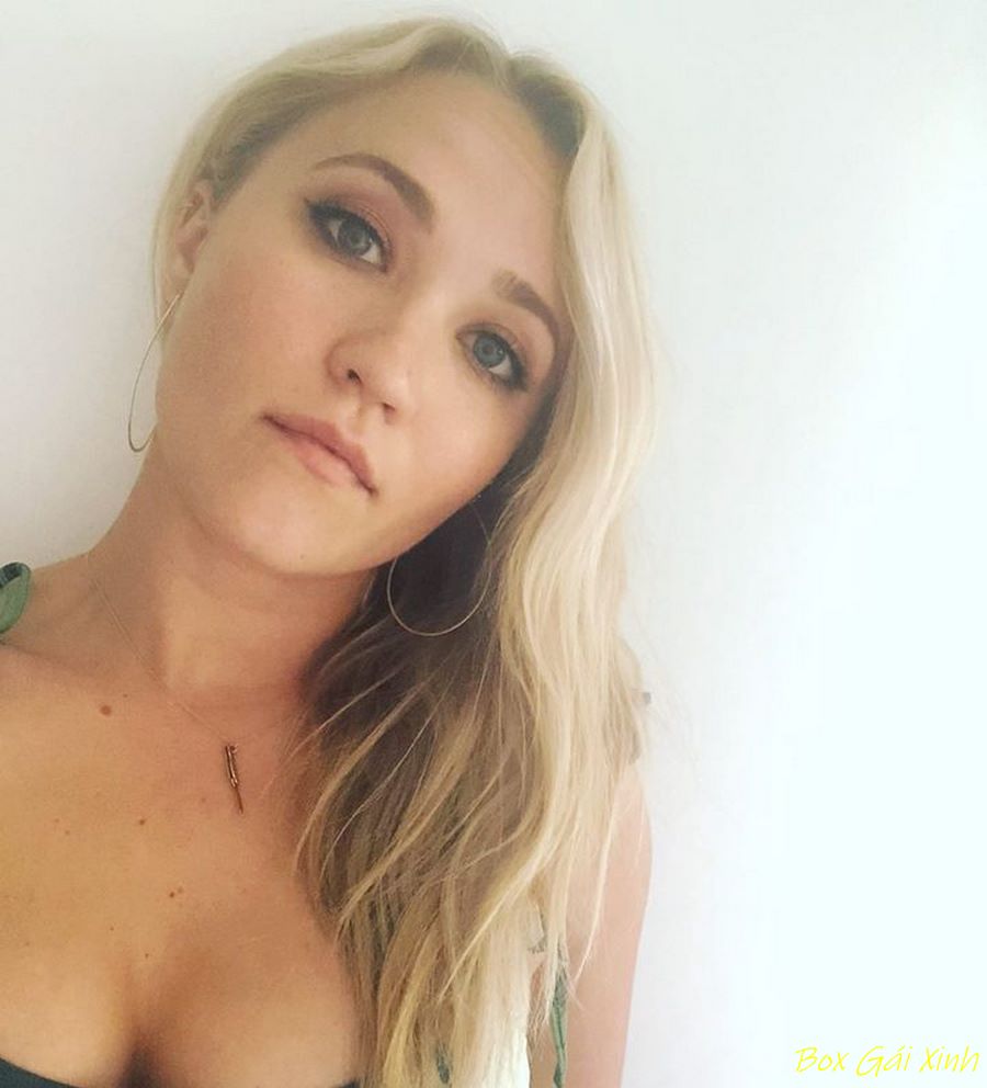 ảnh Emily Osment nude khiêu gợi 16