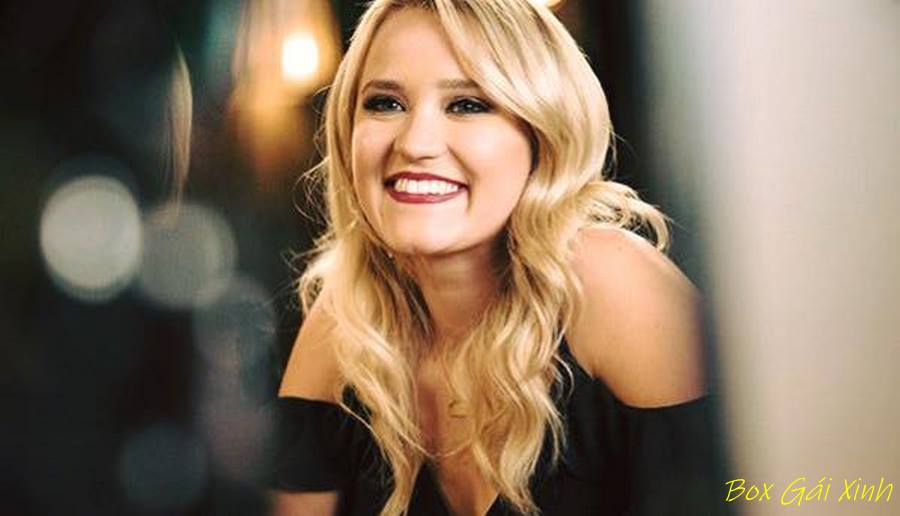 ảnh Emily Osment nude khiêu gợi 25