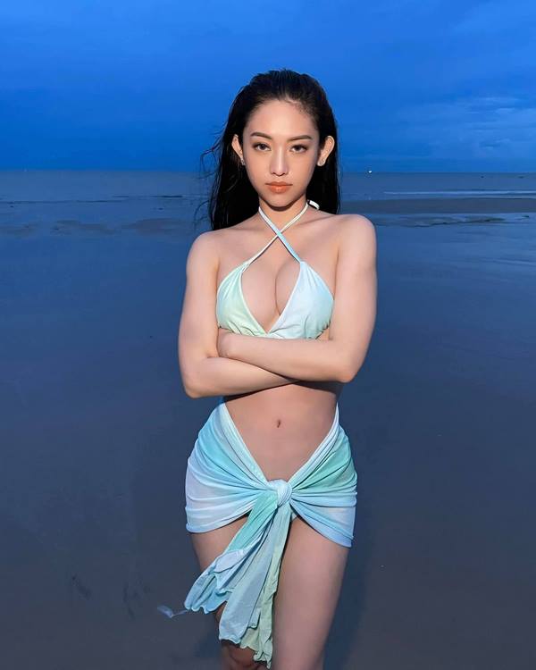 anh-hotgirl-nguyen-thuy-vi-bikini-sexy-khoe-body-nong-bong-4