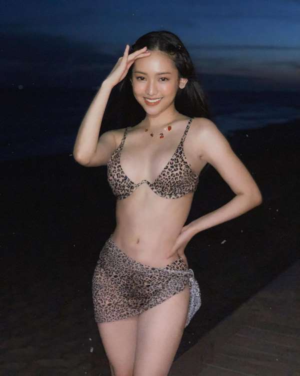 anh-hotgirl-nguyen-thuy-vi-bikini-sexy-khoe-body-nong-bong-9