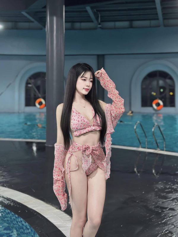 anh-tiktoker-nguyen-tra-my-bikini-sexy-nong-bong-4