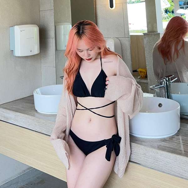 anh-tiktoker-min-min-bikini-sexy-nong-bong-9