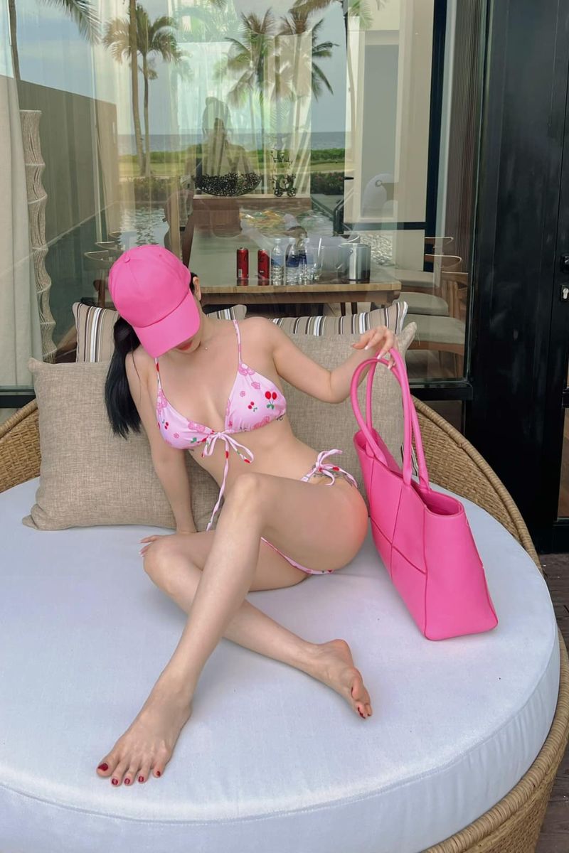 Ảnh diễn viên Sĩ Thanh bikini 2