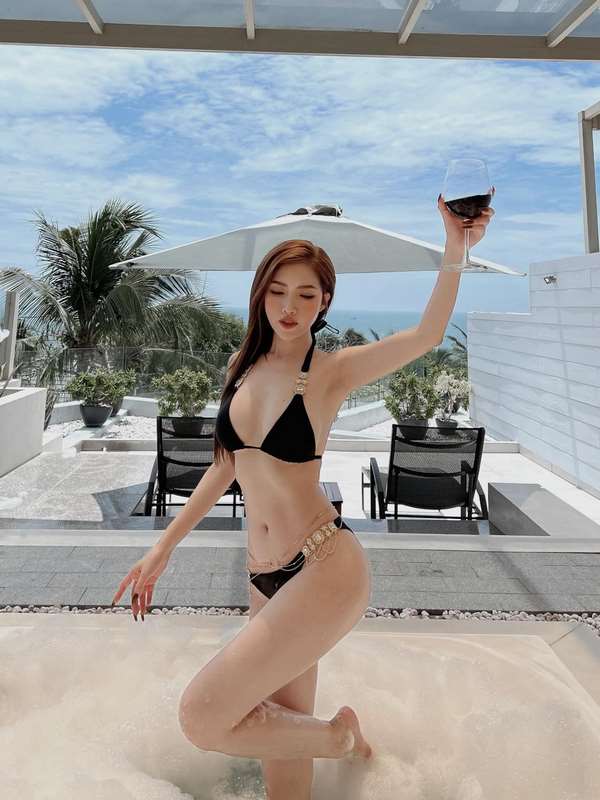 anh-dong-thao-my-bikini-dang-ngon-nguc-khung-hap-dan-30