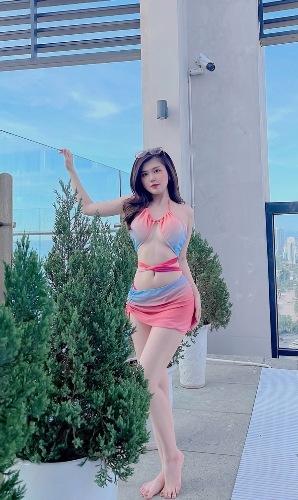 anh-hotgirl-bach-huyen-trang-bikini-nong-bong-20