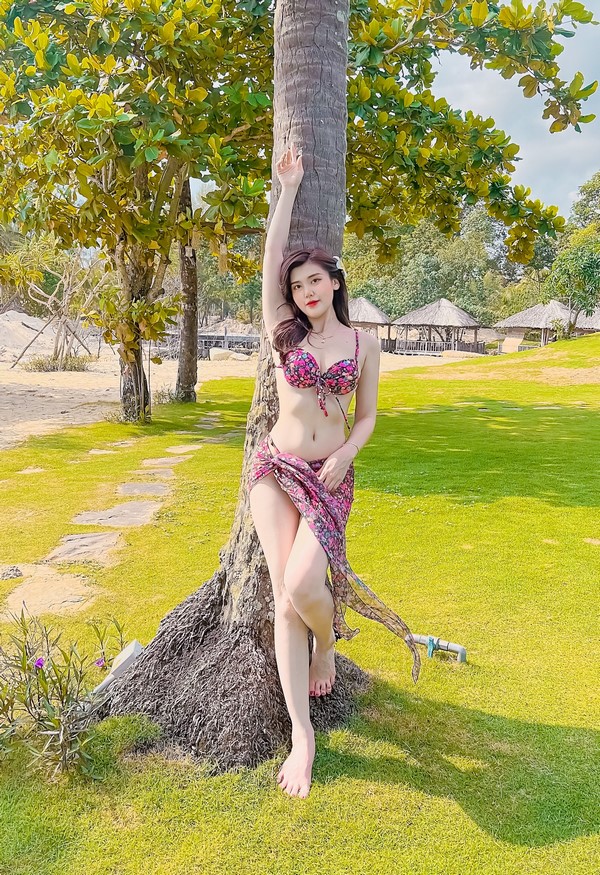 anh-hotgirl-bach-huyen-trang-bikini-nong-bong-24