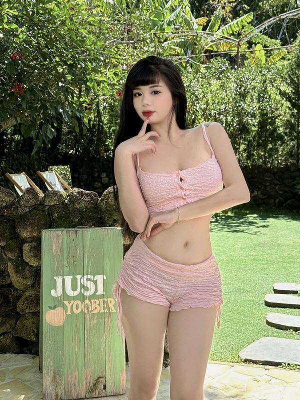 anh-hotgirl-bich-ngoc-bikini-sexy-khoe-nguc-khung-26