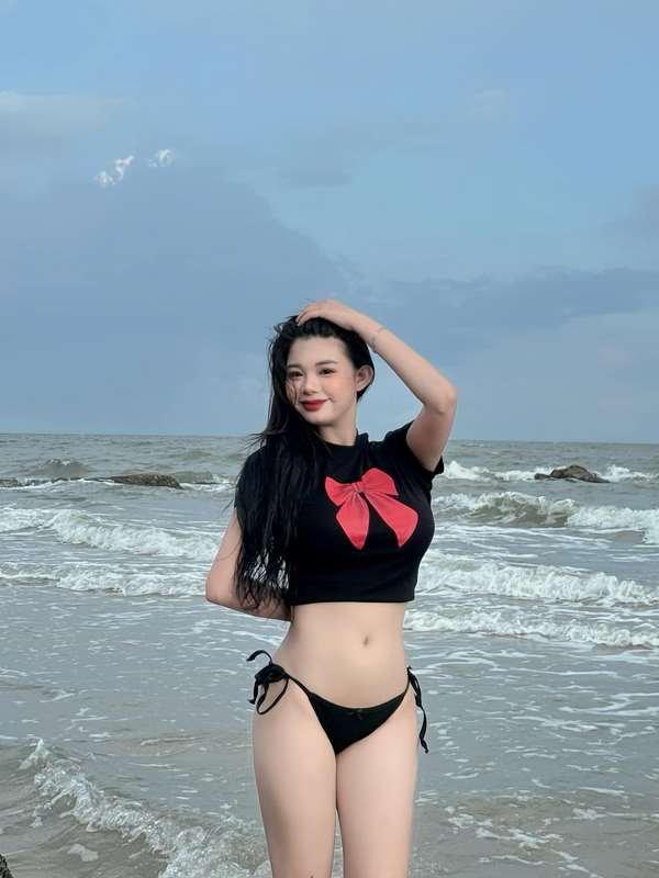 anh-hotgirl-bich-ngoc-bikini-sexy-khoe-nguc-khung-38