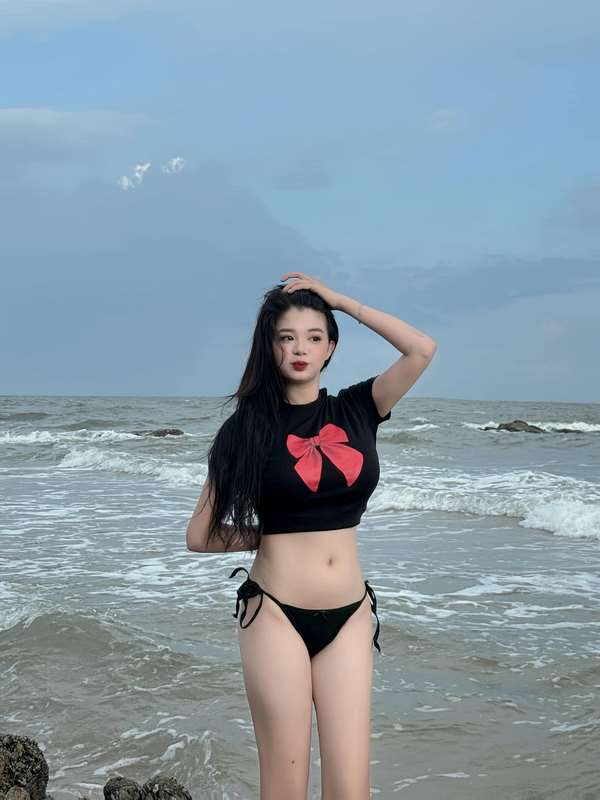 anh-hotgirl-bich-ngoc-bikini-sexy-khoe-nguc-khung-39