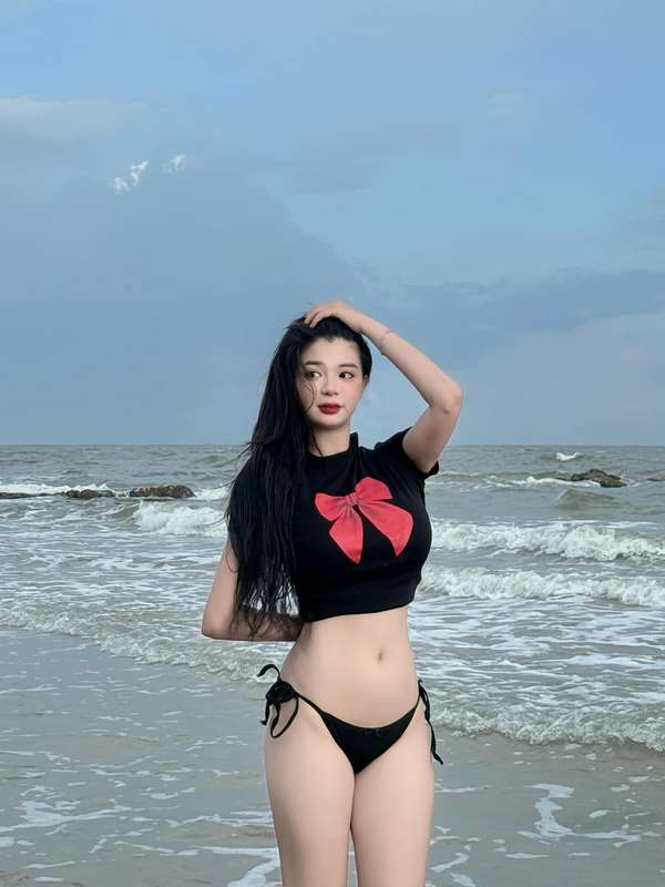 anh-hotgirl-bich-ngoc-bikini-sexy-khoe-nguc-khung-40