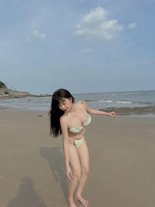 anh-hotgirl-bich-ngoc-bikini-sexy-khoe-nguc-khung-41