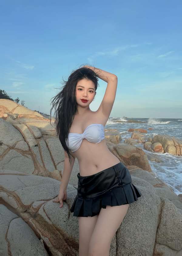 anh-hotgirl-bich-ngoc-bikini-sexy-khoe-nguc-khung-3