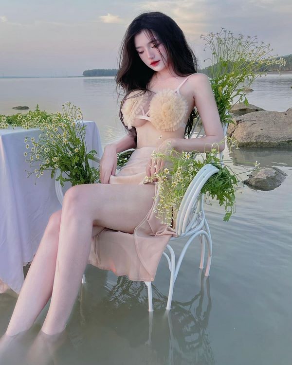 anh-hotgirl-khanh-linh-bikini-dep-goi-cam-sexy-20