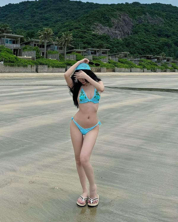 anh-tiktoker-uyen-ni-bikini-sexy-dep-tuyet-voi-16