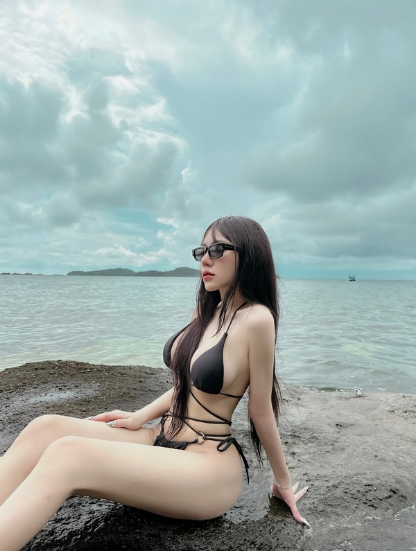 anh-tran-le-truc-quynh-bikini-body-nong-bong-sexy-6