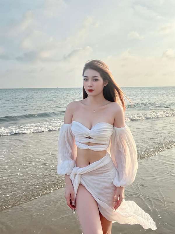 anh-vo-tran-huyen-tran-bikini-khoe-body-sexy-14