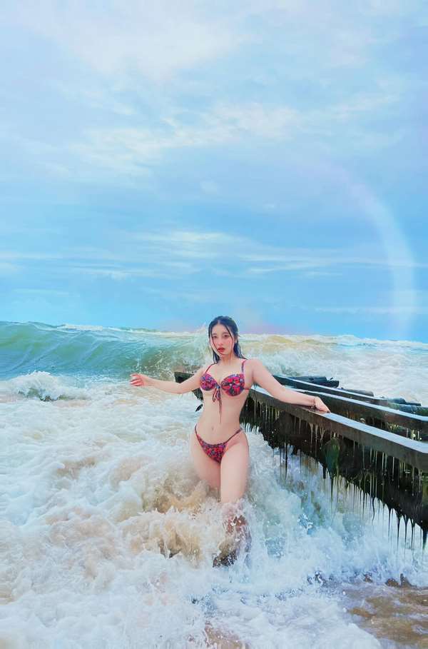 anh-tiktoker-bui-hong-anh-bikini-sexy-khoe-body-goi-cam-3