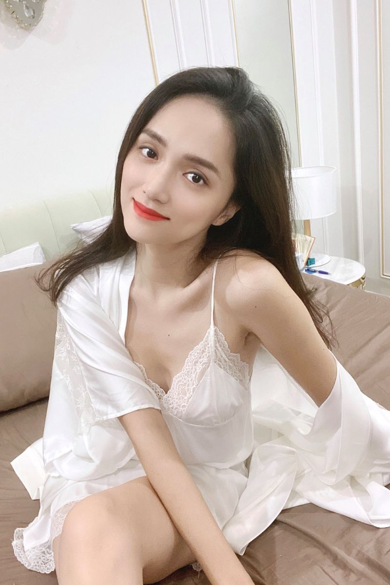 Ảnh ca sĩ Hương Giang sexy 30