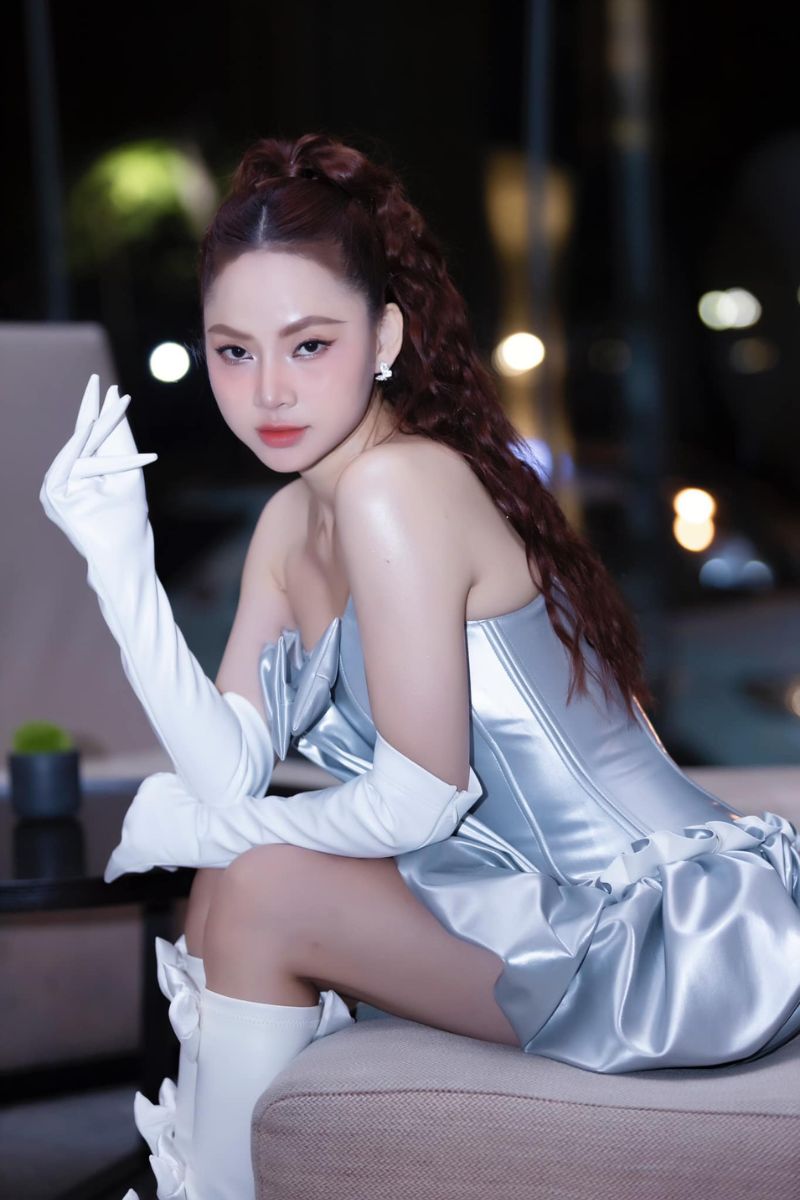 Ảnh ca sĩ Ngô Lan Hương sexy 28