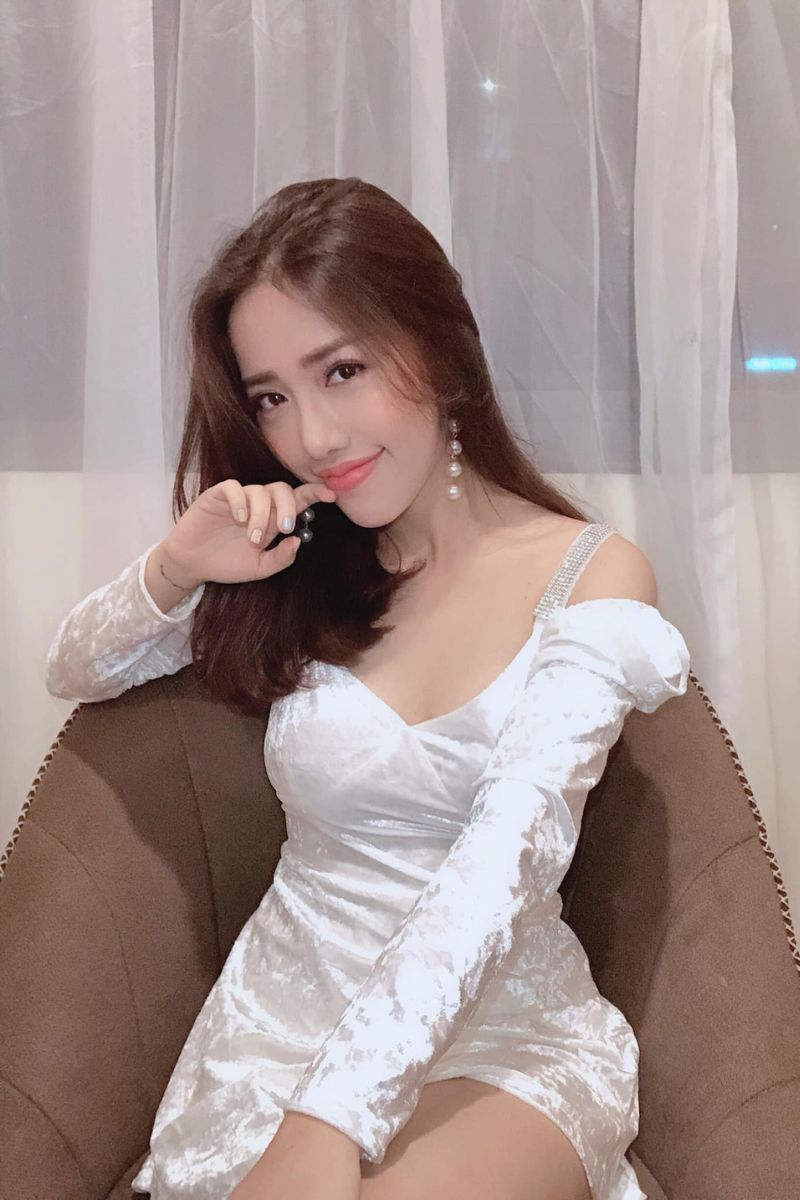 Ảnh ca sĩ Phùng Khánh Linh sexy 11