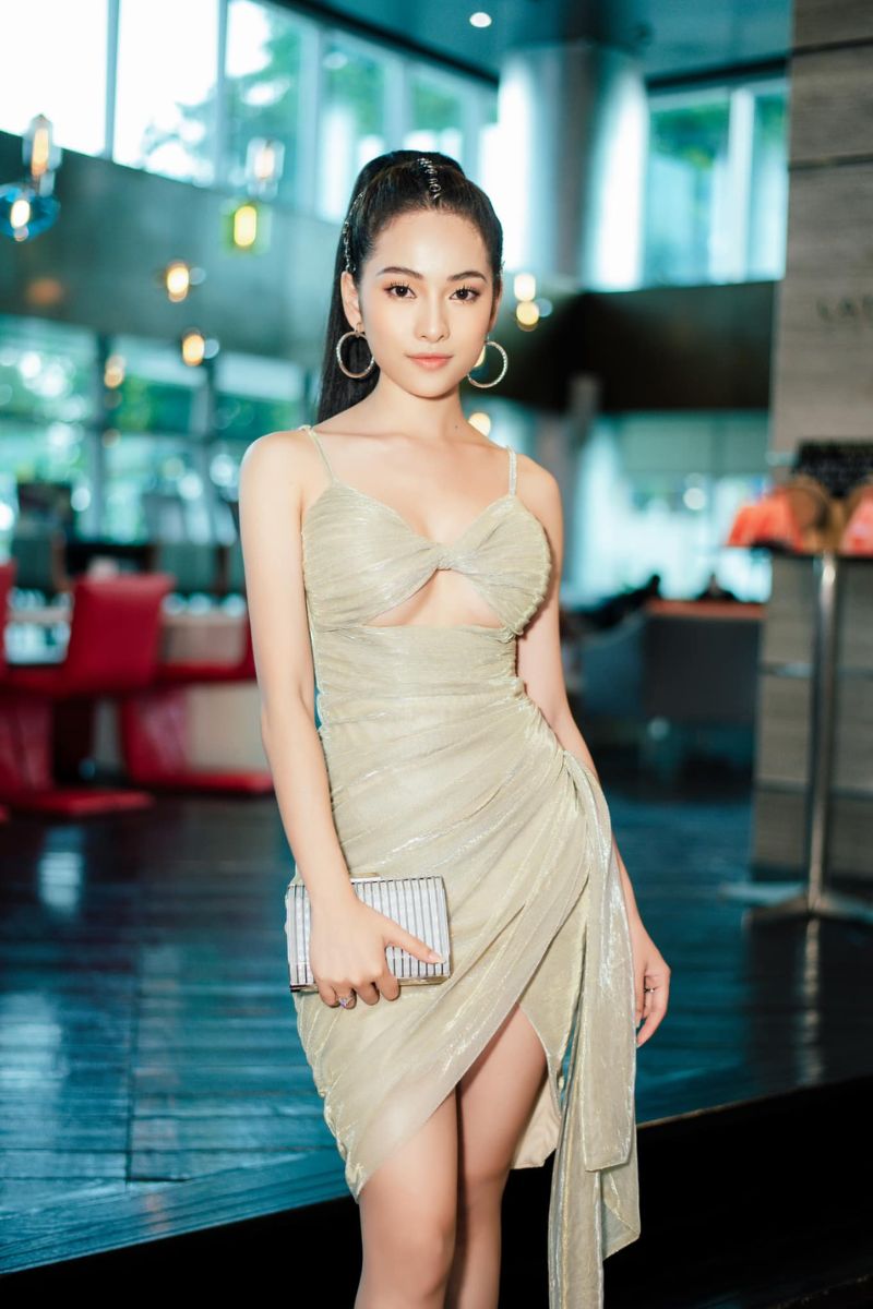 Ảnh ca sĩ Sara Lưu sexy 24