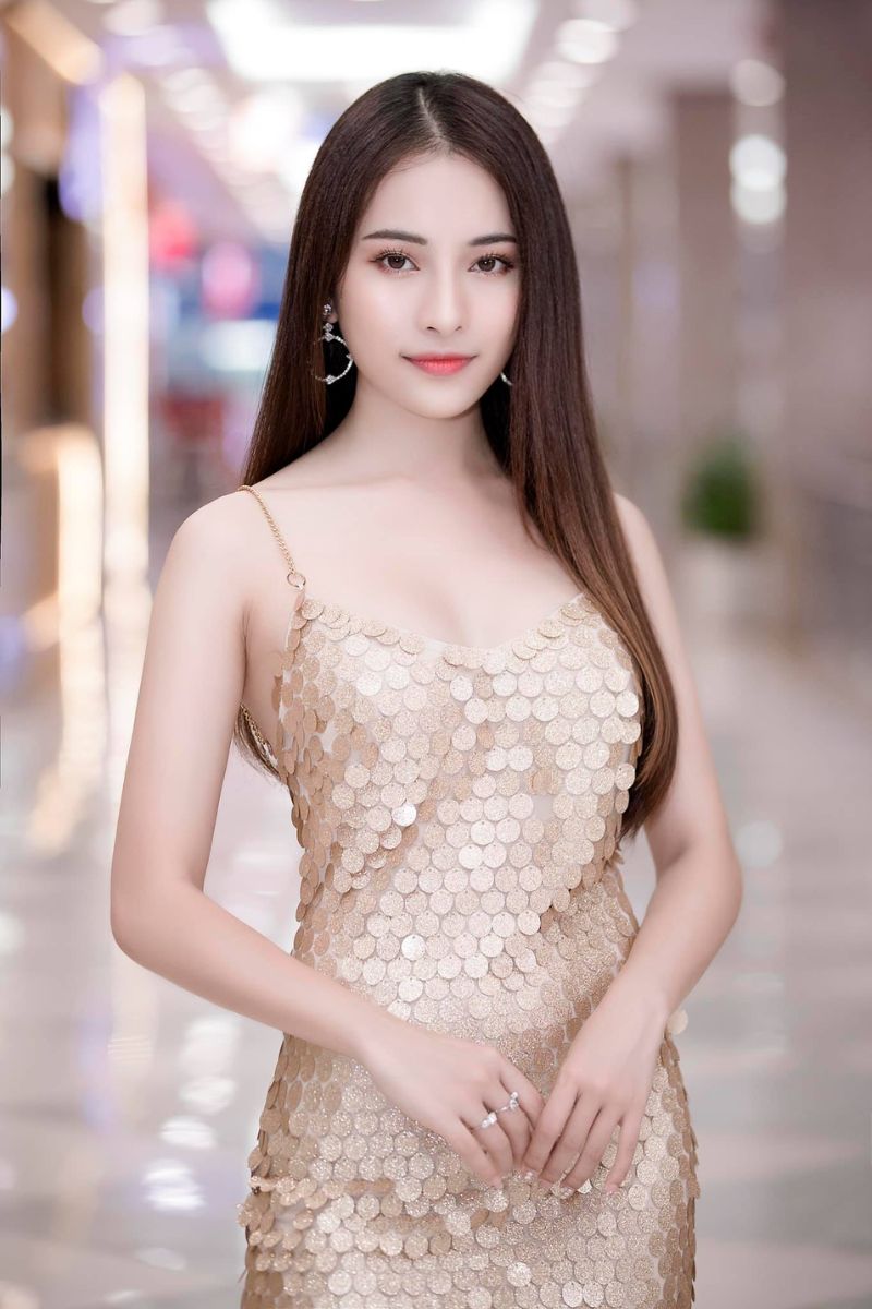 Ảnh ca sĩ Sara Lưu sexy 26