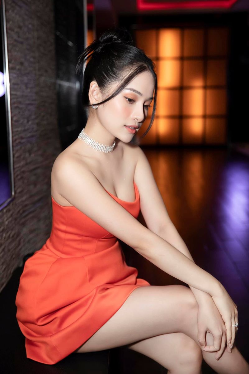 Ảnh ca sĩ Sara Lưu sexy 6