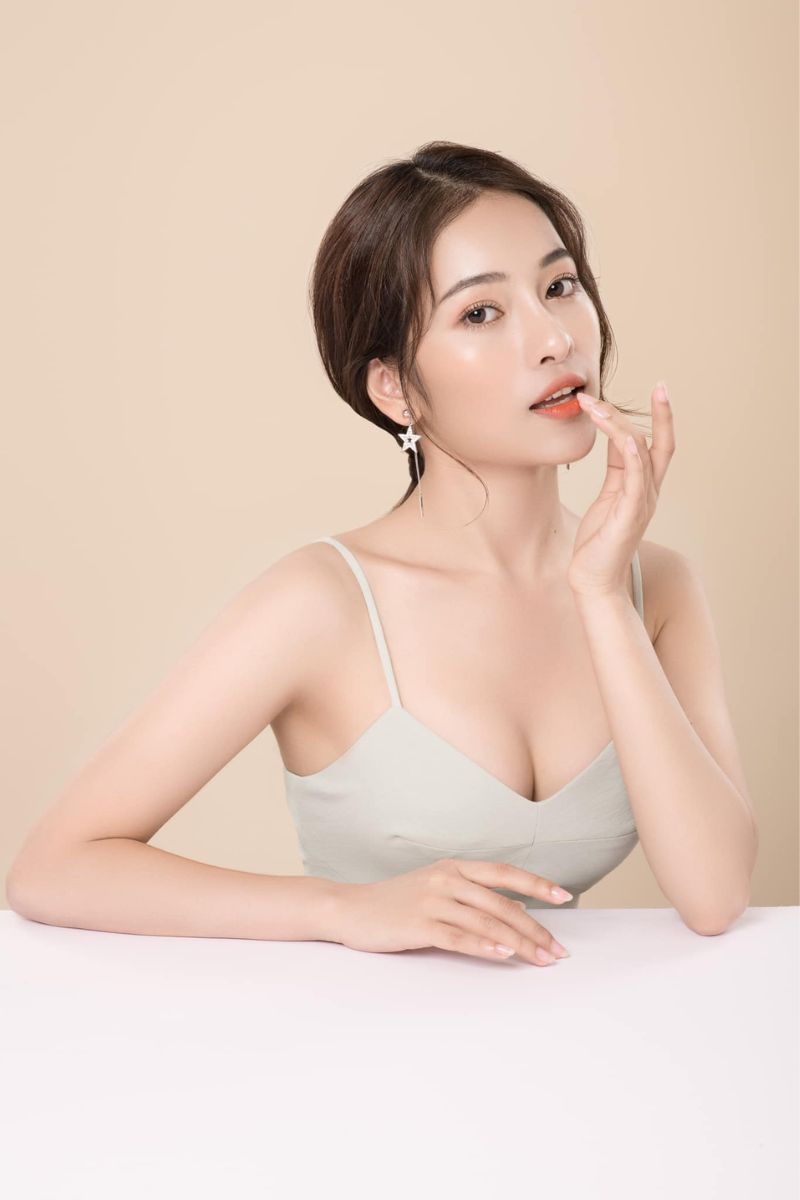 Ảnh ca sĩ Sara Lưu sexy 8