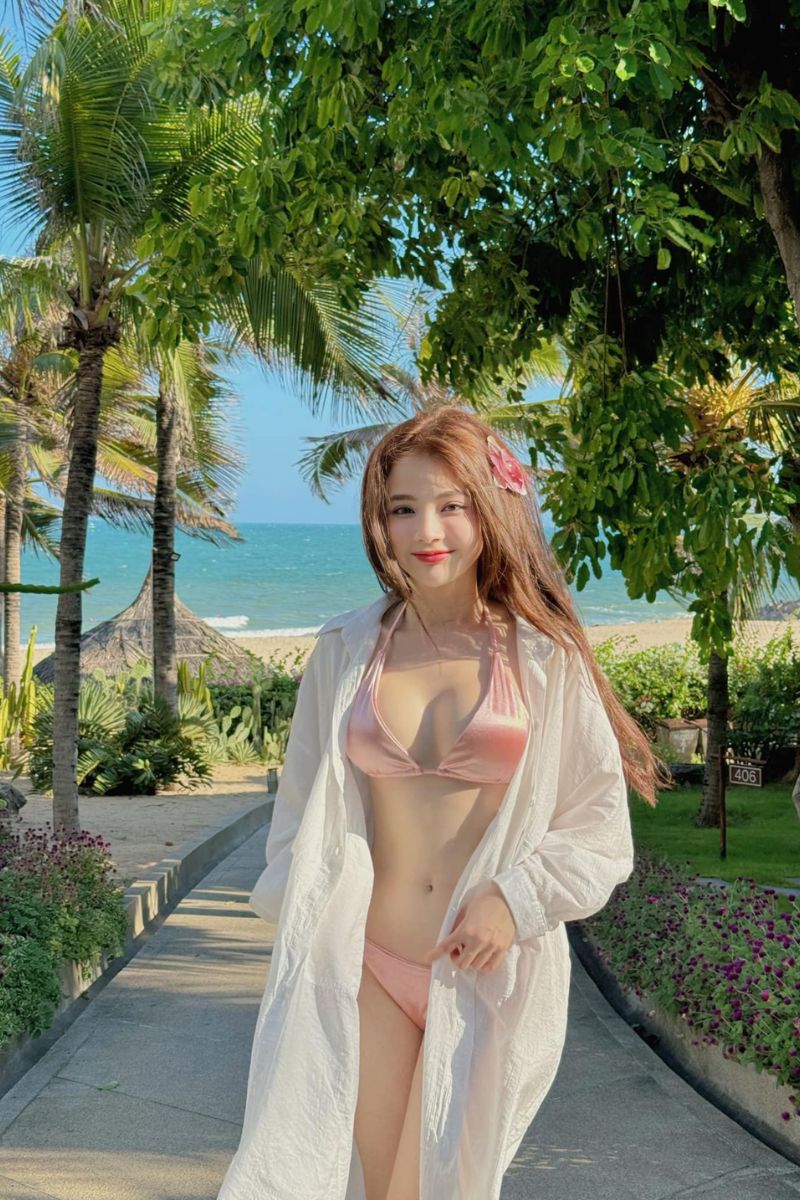 Ảnh diễn viên Lê Lý Lan Hương bikini 2