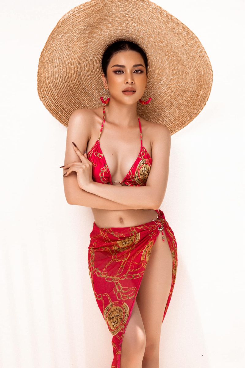 Ảnh diễn viên Lily Chen bikini 12