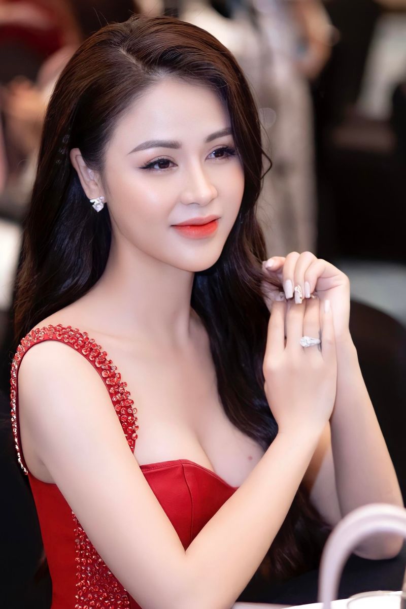 Ảnh diễn viên Lương Thu Trang sexy 14