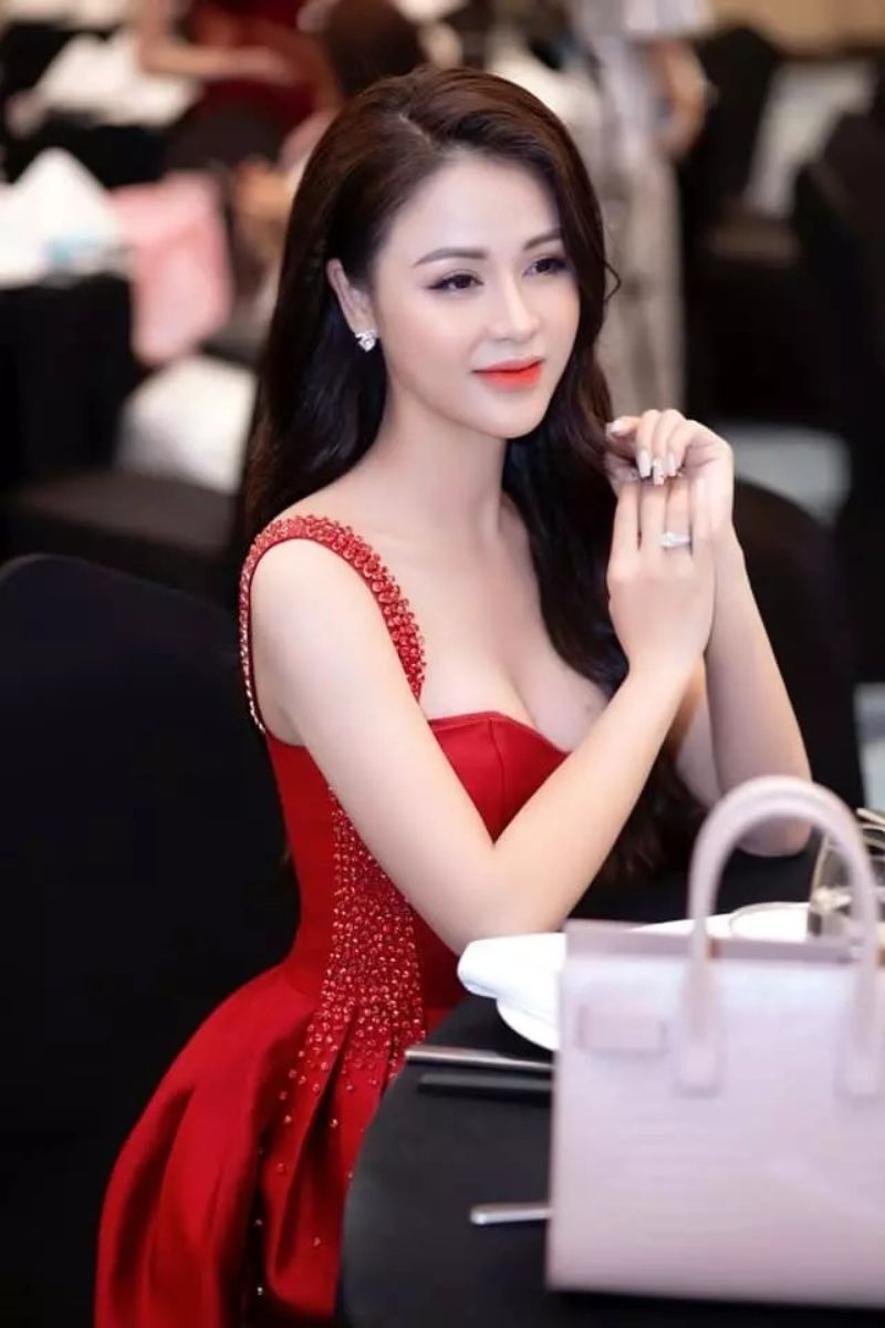 Ảnh diễn viên Lương Thu Trang sexy 9