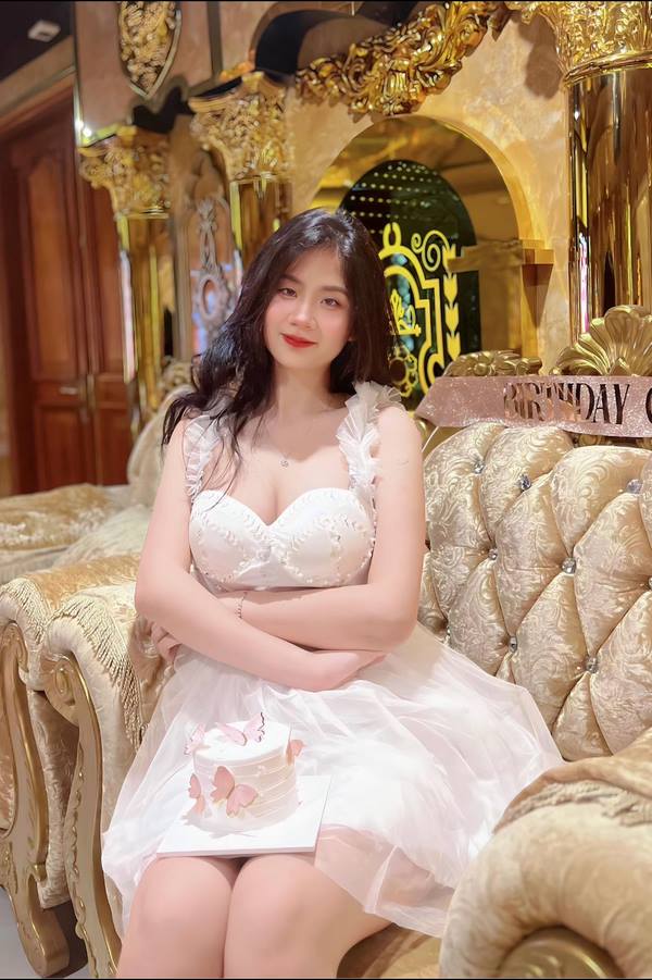 anh-tiktoker-to-quynh-huong-bikini-sexy-goi-cam-khoe-nguc-khung-18