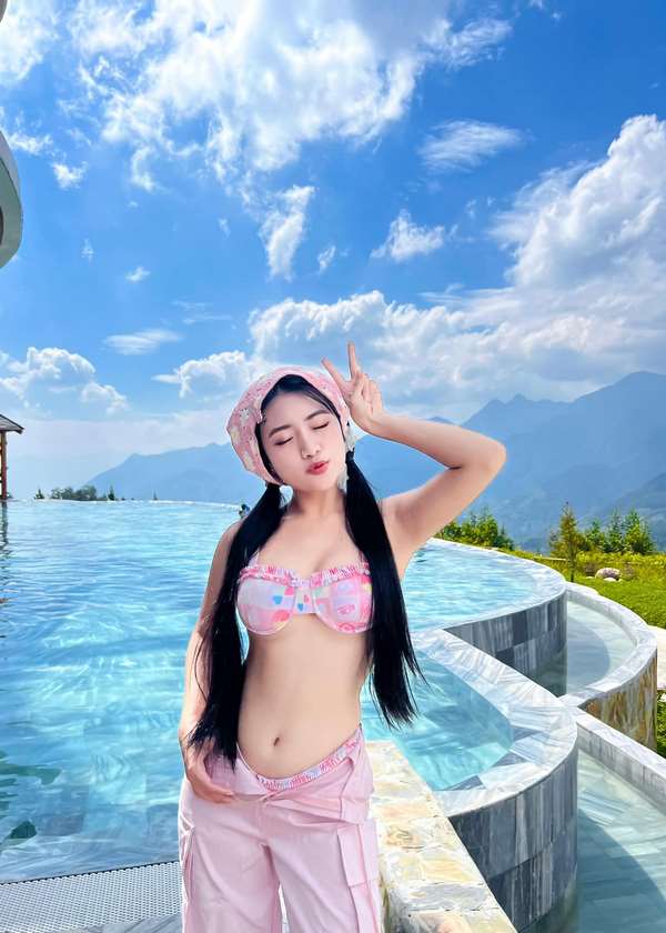 anh-hotgirl-ha-nhien-bikini-nong-bong-sexy-trend-tiktok-12