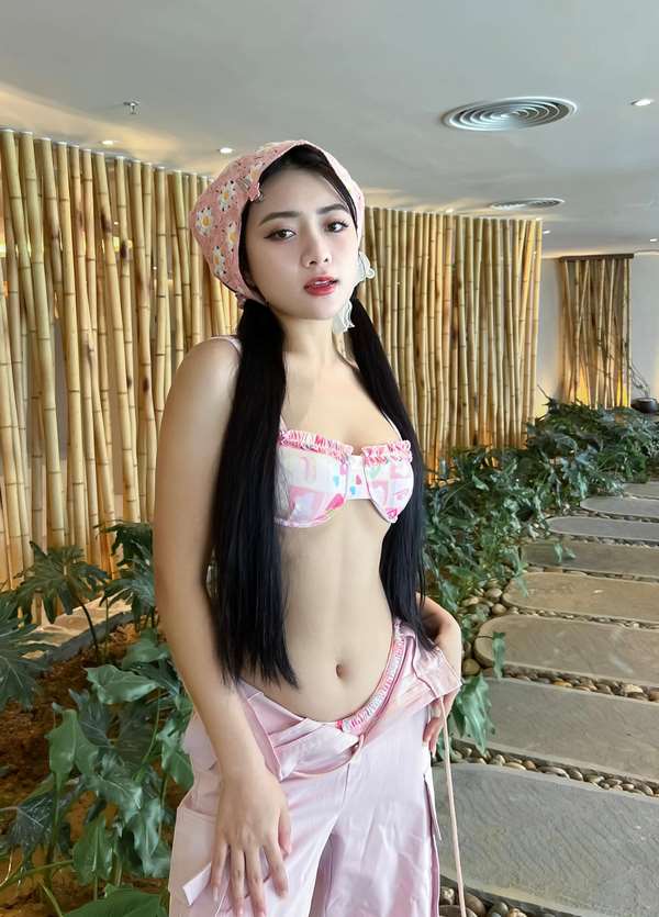 anh-hotgirl-ha-nhien-bikini-nong-bong-sexy-trend-tiktok-13