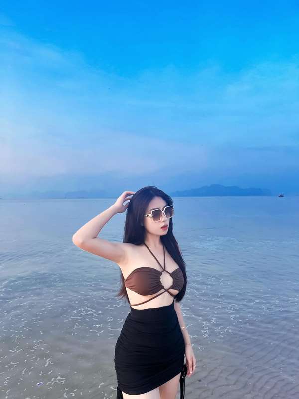 anh-hotgirl-ha-nhien-bikini-nong-bong-sexy-trend-tiktok-19