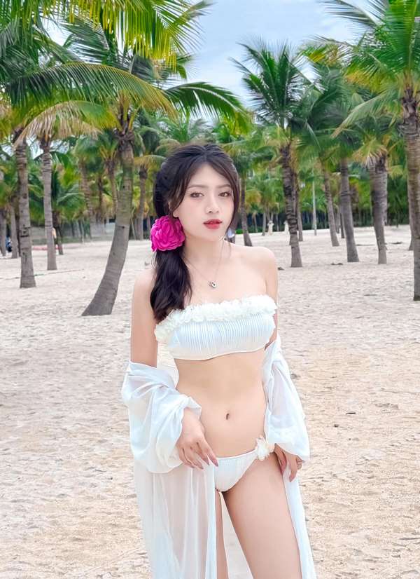 anh-hotgirl-ha-nhien-bikini-nong-bong-sexy-trend-tiktok-21