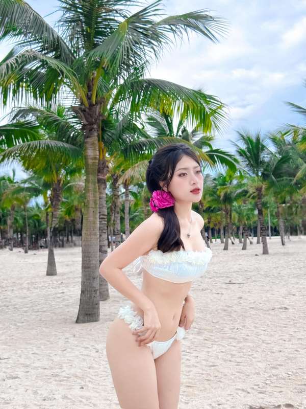 anh-hotgirl-ha-nhien-bikini-nong-bong-sexy-trend-tiktok-22