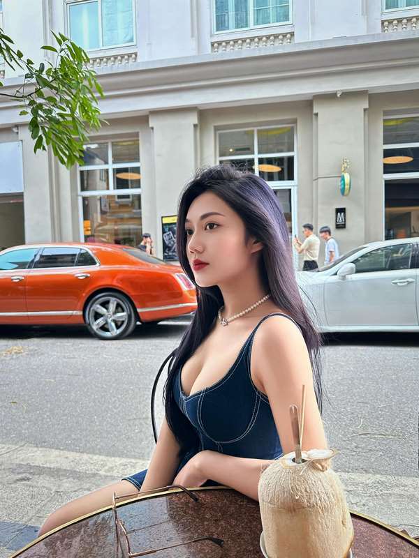 anh-tran-nguyen-trieu-vy-sexy-nguc-khung-5