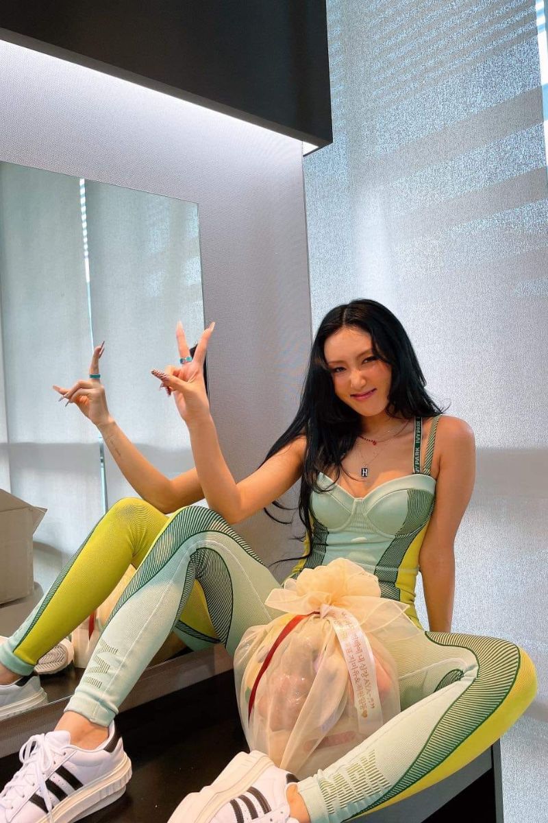 Ảnh ca sĩ Hwasa sexy 28